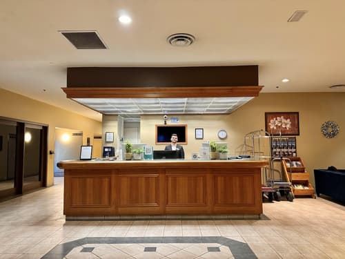 Divya Sutra Plaza and Conference Centre, Vernon, BC, Concierge desk