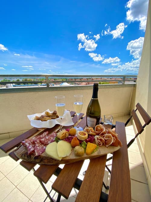 Tuscany Inn, Balcony