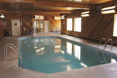 La Quinta Inn & Suites by Wyndham Visalia/Sequoia Gateway, Pool