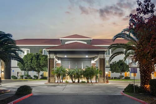 La Quinta Inn & Suites by Wyndham Visalia/Sequoia Gateway, Primary image