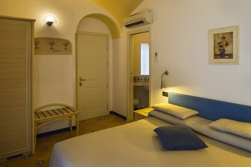 Hotel Bellevue Suite, Room