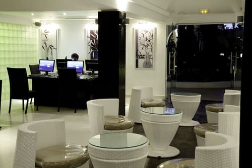 Hotel Samira Club - Caters to Couples, Lobby sitting area