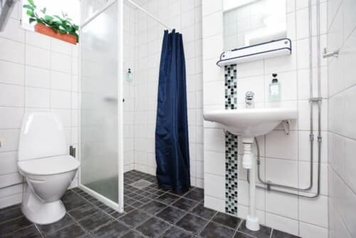 The Brewery Hotel, Bathroom