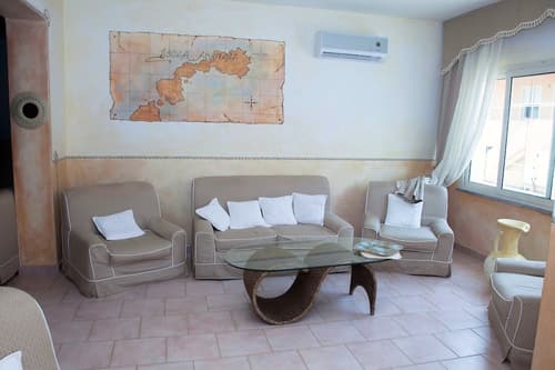 Hotel Gabbiano - Agenzia Isola Rossa, Interior entrance