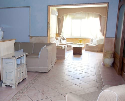 Hotel Gabbiano - Agenzia Isola Rossa, Interior entrance