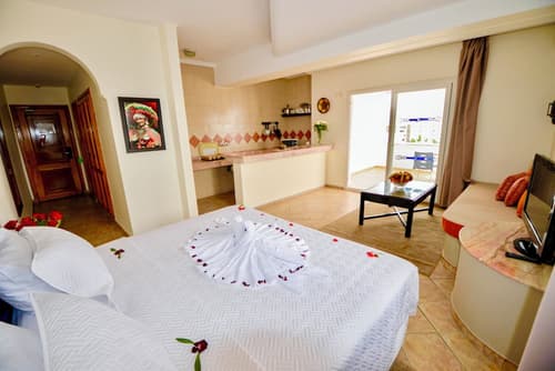 Intouriste Hôtel & Suites, Room