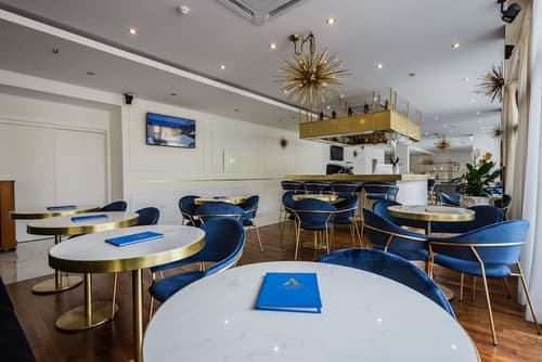 Art Hotel, Lobby sitting area