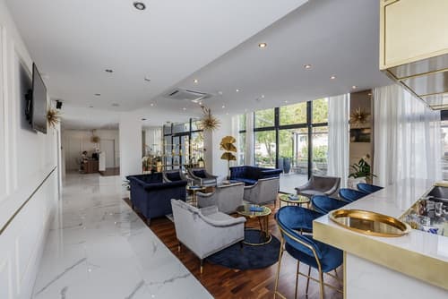 Art Hotel, Lobby sitting area