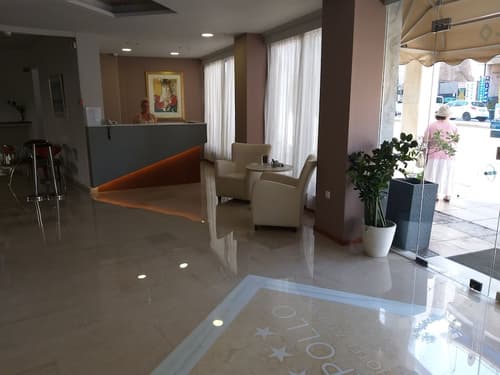 Apollo Hotel, Reception