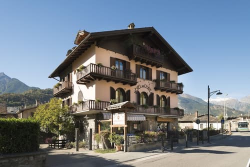 Chateau, Primary image