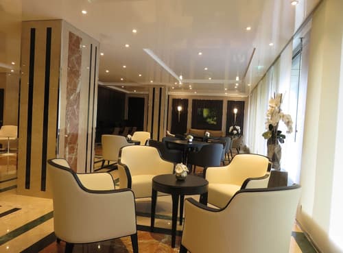 Nash Airport Hotel, Reception