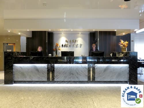 Nash Airport Hotel, Reception