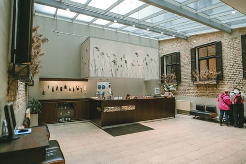 Hanza Hotel, Reception