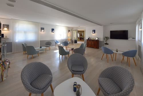 Hôtel Spa Restaurant l'Ostella, Lobby sitting area