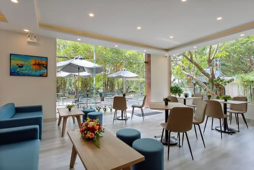 Aurora Riverside Hotel and Spa, Lobby sitting area