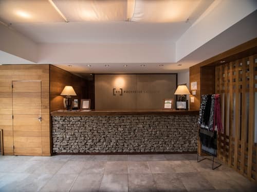 Rochester Calafate, Interior entrance