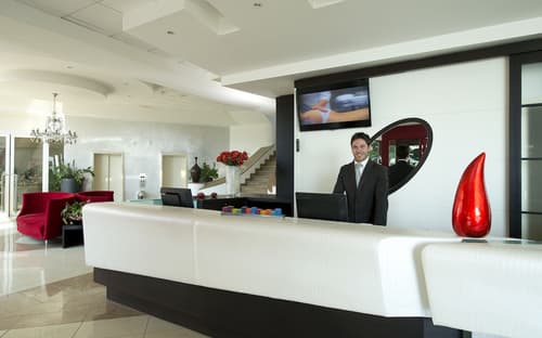 Grand Hotel Admiral Palace, Reception