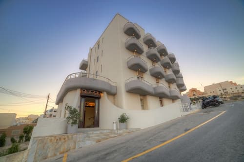 Ambassador Hotel, Front of property