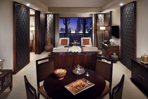 Palace Downtown, Room