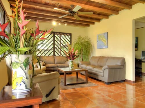 Manatus Hotel, Lobby sitting area