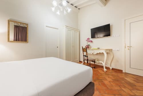 Hotel Embassy