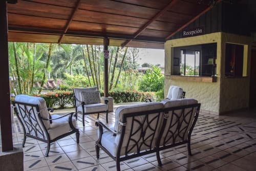 Arenal Volcano Inn, Lobby sitting area