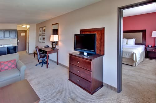 Holiday Inn & Suites Bakersfield by IHG, Room