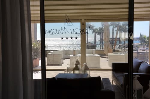 Aregai Marina Hotel & Residence, Interior entrance