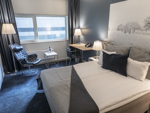 Clarion Hotel Sign, Room