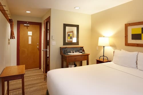 Middle Beach Lodge, Room