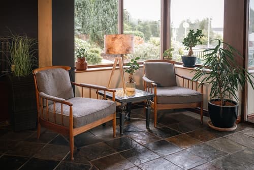 Downhill Inn, Living area