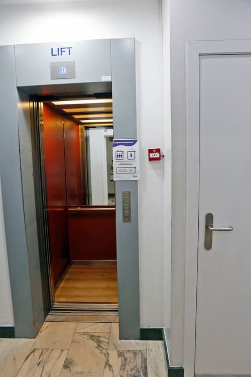 Hotel de France, Reception