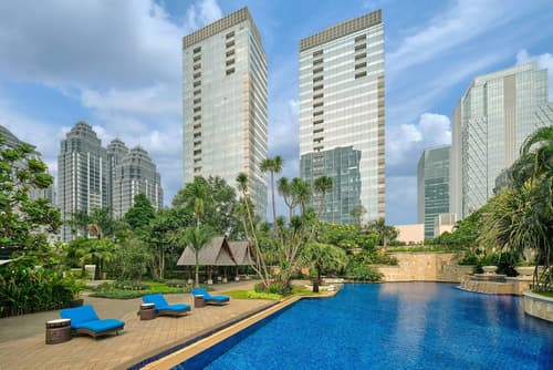 The Ritz-Carlton Jakarta, Pacific Place, Pool