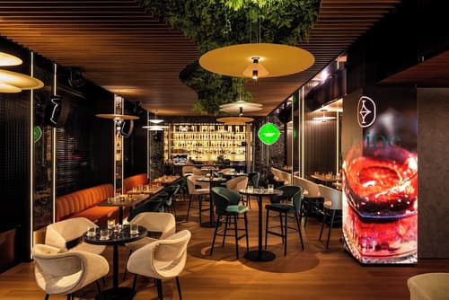 Rosslyn Central Park Hotel