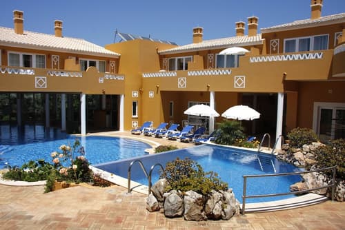 Montinho de Ouro, Primary image