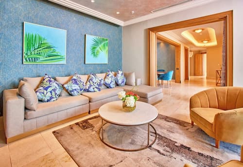 Suncoast Hotel & Towers, Room