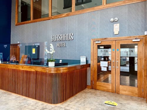 Glashaus Hotel, Reception