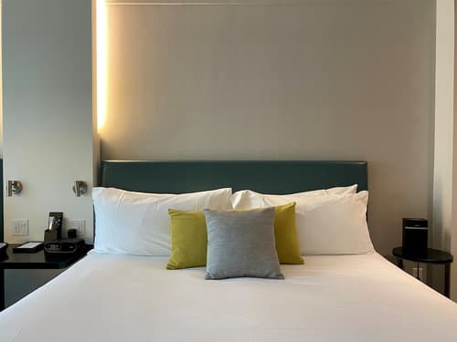 Warwick Le Crystal - Montréal, Room