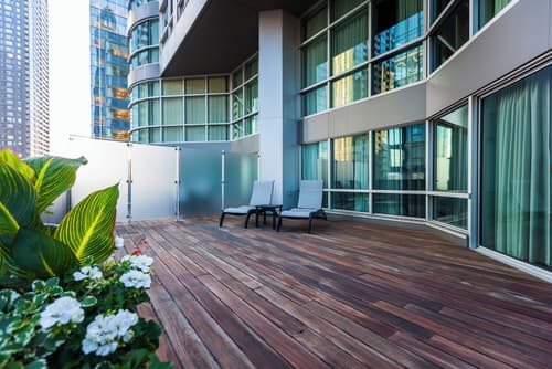 Warwick Le Crystal - Montréal, Terrace/patio