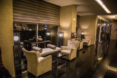 Saffron Boutique Hotel, Lobby sitting area