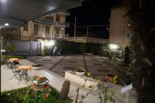 Villa Cibele, Property grounds