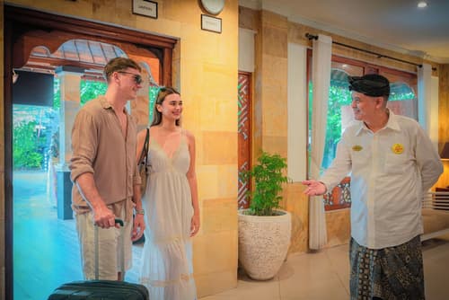 Wina Holiday Villa, Reception