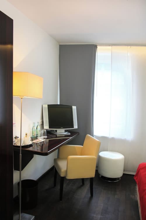 Helvetia Rooms – Self Check-In, Room