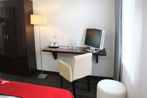 Helvetia Rooms – Self Check-In, Room