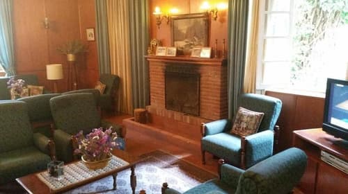 New Helvetia Hotel, Lobby lounge