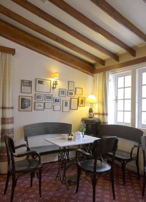 New Helvetia Hotel, Lobby sitting area