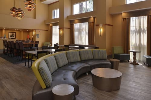 Hampton Inn & Suites Bakersfield North-Airport, Lobby