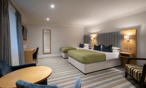 Killarney Heights Hotel, Room