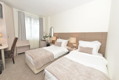 Art Plaza Hotel, Room