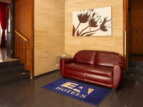 EA Hotel Sonata, Reception